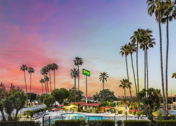 Vagabond Inn Costa Mesa image 1