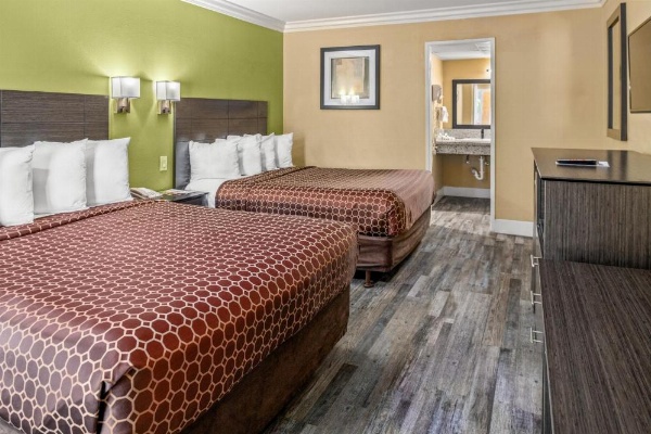 Vagabond Inn Costa Mesa image 10