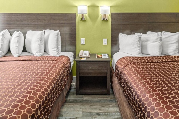 Vagabond Inn Costa Mesa image 11